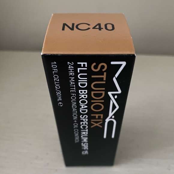 MAC Studio Fix Fluid NC40 - Picture 3 of 3